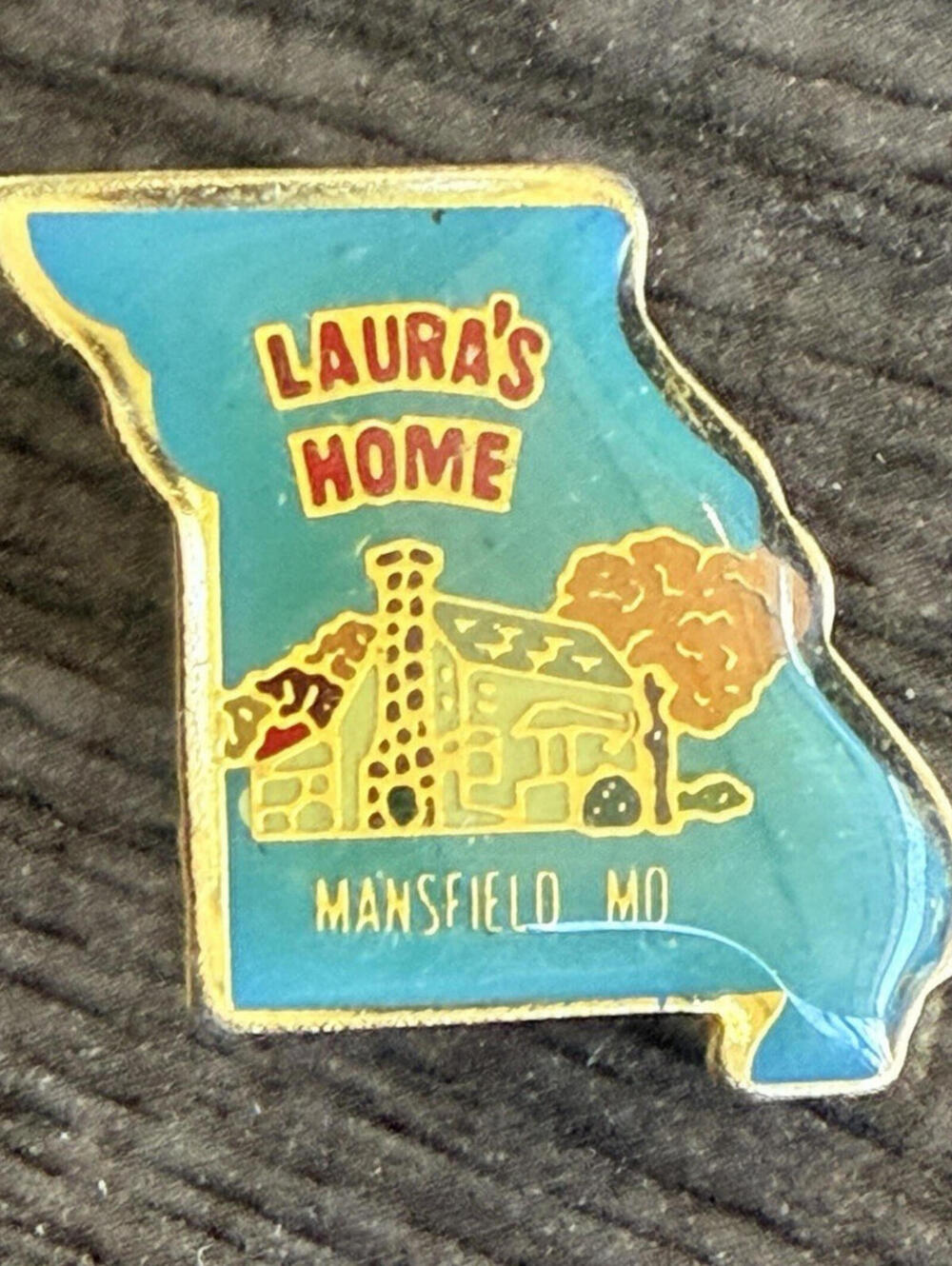 Laura's Home Mansfield MO Missouri Shaped Souvenir Pinback Souvenir